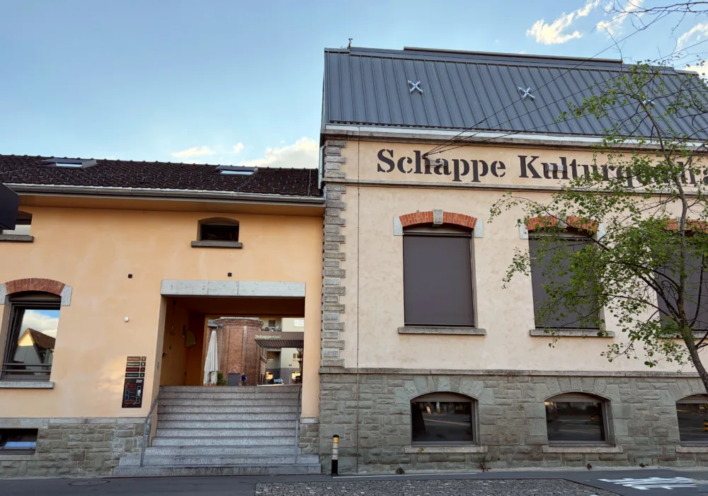 Wärme Kriens Schappe Kulturquadrat Gebäude aussen, Eingang