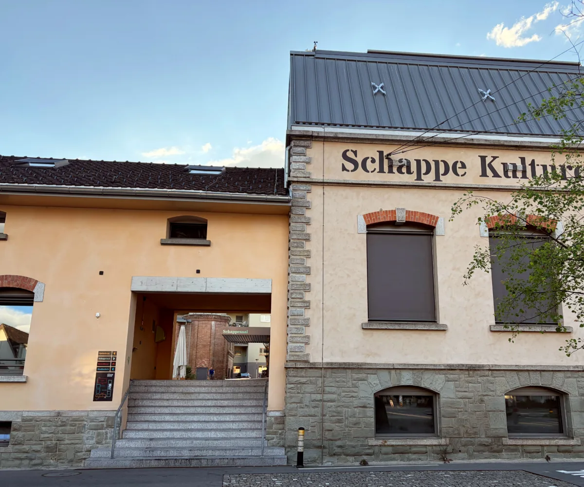 Wärme Kriens Schappe Kulturquadrat Gebäude aussen, Eingang