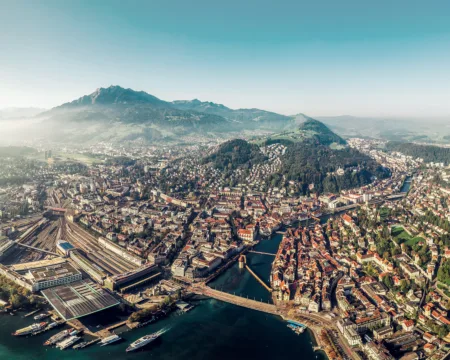 Diese Luftaufnahme der Stadt Luzern zeigt das Versorgungsgebiet von ewl aus der Vogelperspektive
