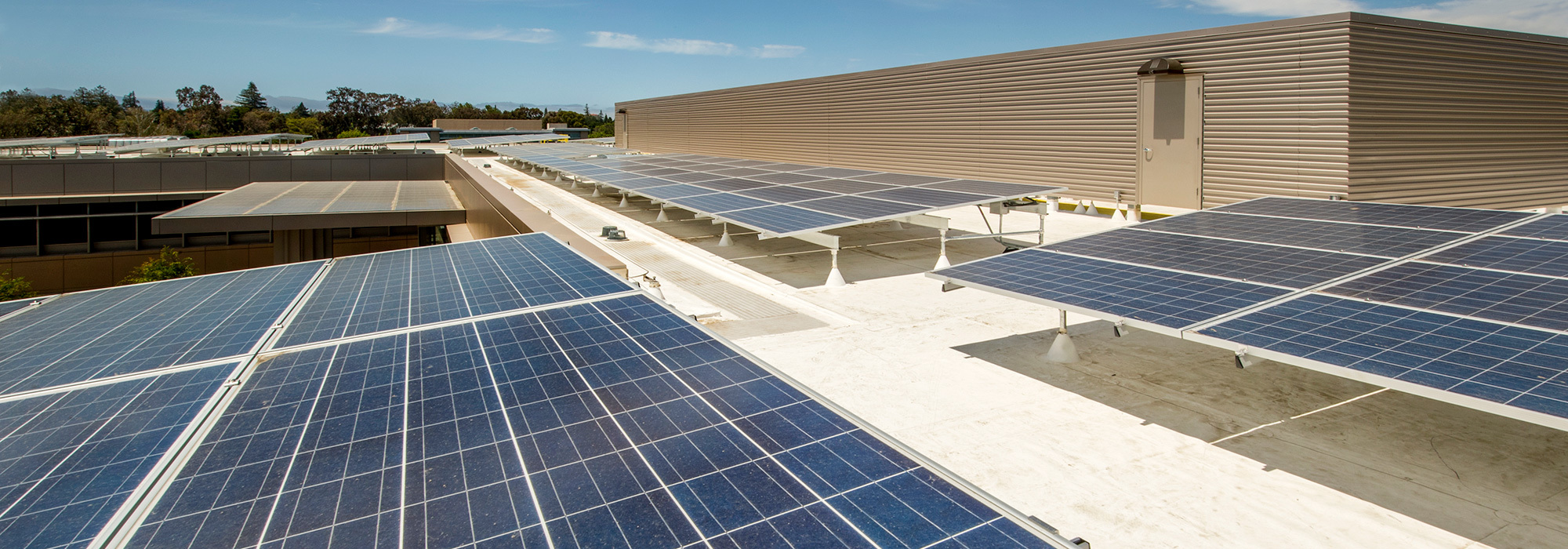 Strom-Solar-Fabrik-Dach.jpg
